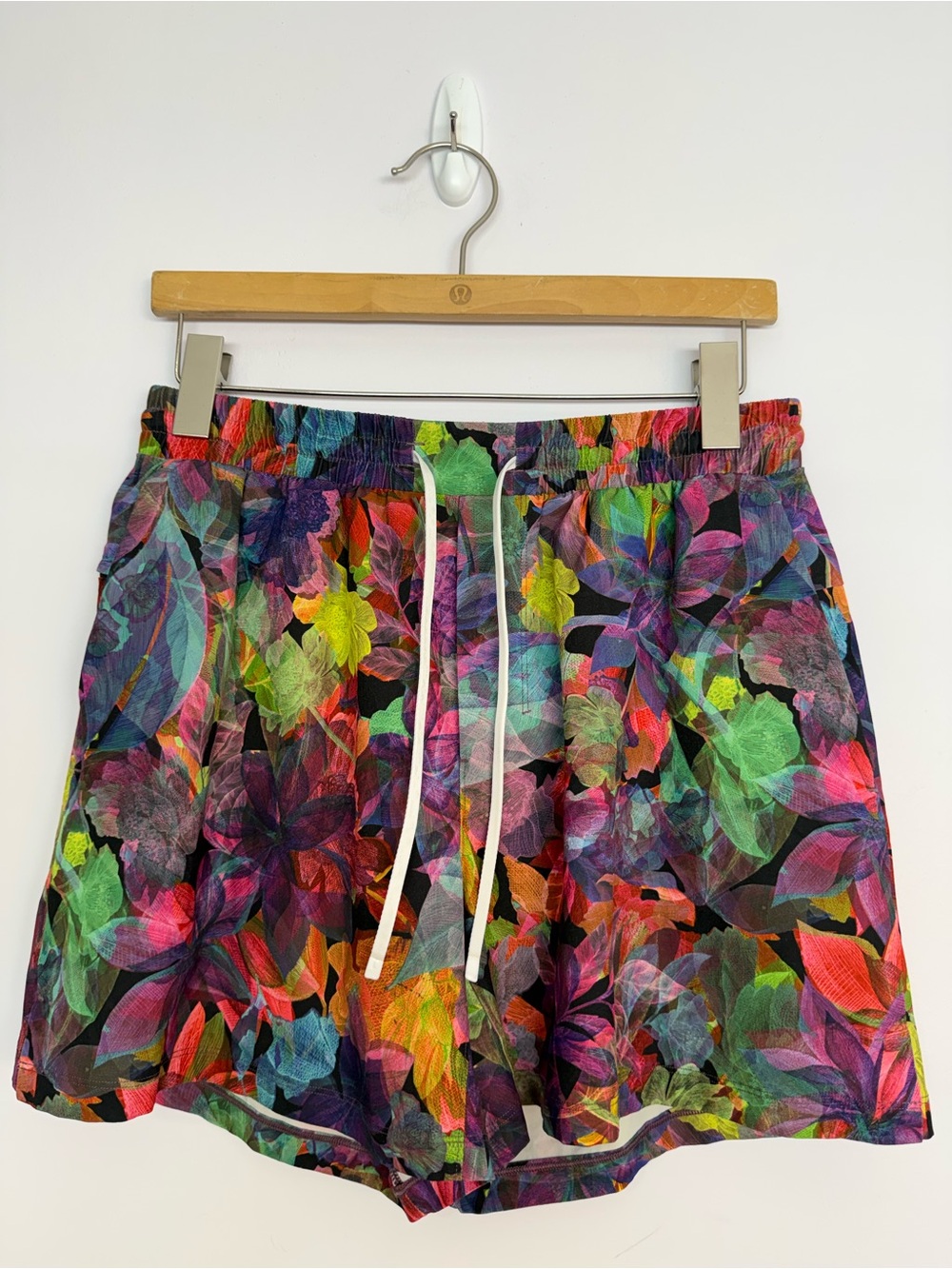 Lululemon Pool Short 5" Vivid Floral Tone Size Medium